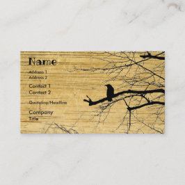Cartão De Visita Raven na árvore com fundo de madeira Negócios