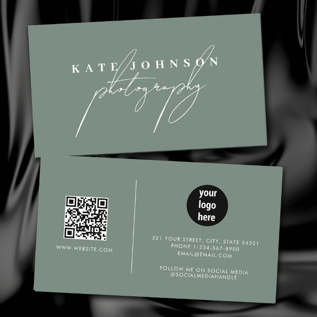 Cartão De Visita Sage Green Signature Script QR Code Social Media (Sage Green Signature Script QR Code Social Media Business Card)