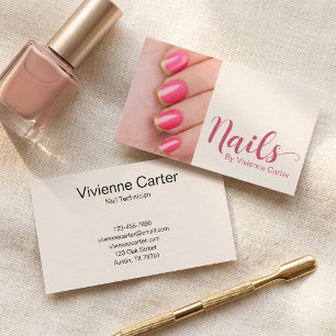 Cartão De Visita Salão de Arte de Unhas Moderno Creme Rosa Script F