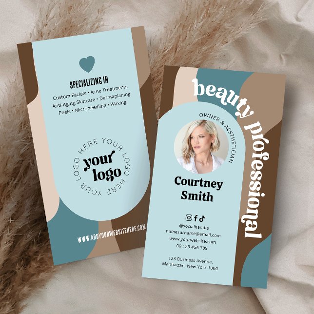 Cartão De Visita Salão de beleza Spa Azul e Beige Retro Moderno (Modern retro beauty salon business cards with your photo and logo featuring groovy fonts)