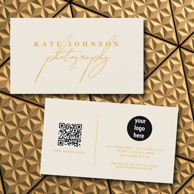 Cartão De Visita Script de assinatura Dourada marfim Código QR Mídi (Ivory Gold Signature Script QR Code Social Media Business Card)