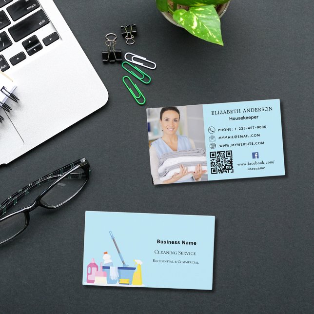 Cartão De Visita Serviço de limpeza foto azul clara QR code premium (Criador carregado)