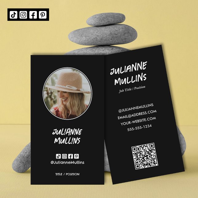 Cartão De Visita Social Media Influencer QR Code (
Social media influencer, content creator photo business cards with QR Code and 4 media icons)