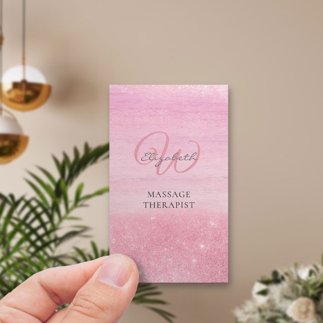 Cartão De Visita Terapêutica de Massagem do Shimmer Rosa Vertical (Vertical business card - monogram logo on pink ombre)