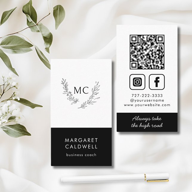 Cartão De Visita Terra do Monograma Preto e Branco (Black and white monogram wreath social media QR code vertical business card)