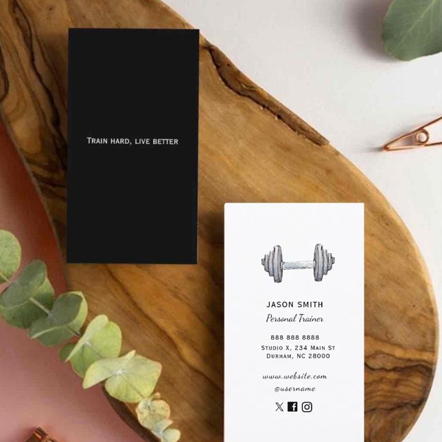 Cartão De Visita Treinador de Fitness Preto e Branco Moderno (Criador carregado)