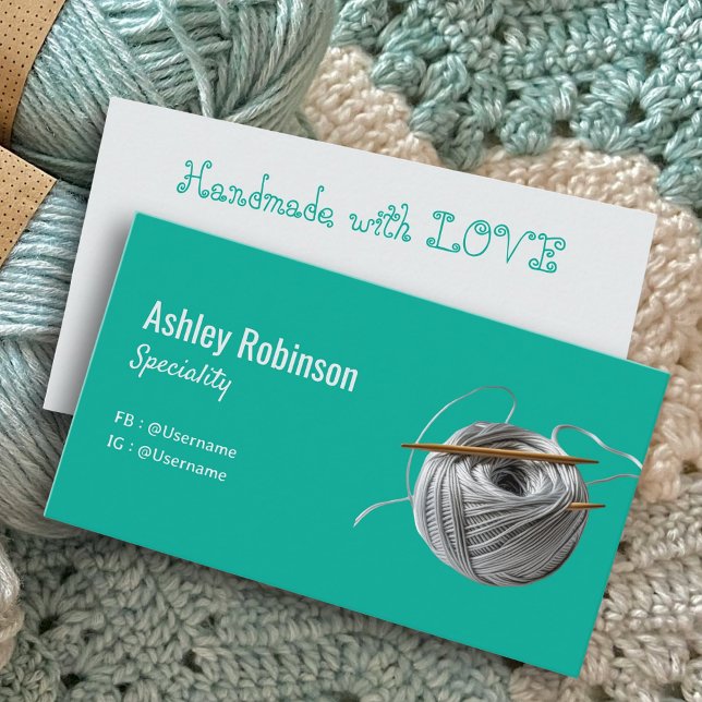 Cartão De Visita Turquesa moderna do gancho de crochê simples de pr (Simple silver yarn crochet hook turquoise modern business card)