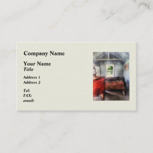 Cartão De Visita Uma sala de aula com lâmpada de furacão