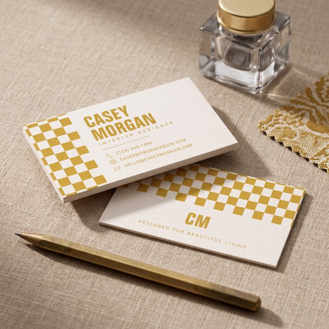 Cartão De Visita Xadrez Amarelo Mostarda (Simulated business cards on table)