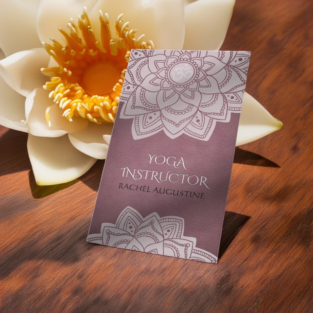 Cartão De Visita Yoga Floral Mandala OM - Símbolo de couro roxo (Criador carregado)