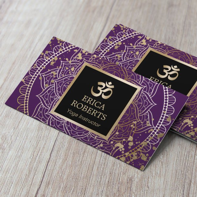 Cartão De Visita Yoga Instrutor Mandala Moderno Dourado e Roxo (Criador carregado)