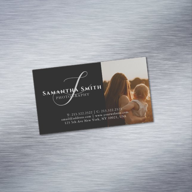 Cartão De Visitas Magnético Fotografia Branca e Preto Moderno Profissional (Posição Original)