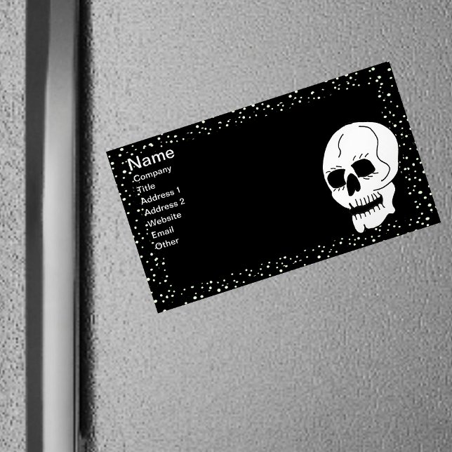 Cartão De Visitas Magnético Gótico branco clássico de Halloween do crânio (White skull with white polka dot border on black magnetic business card.)