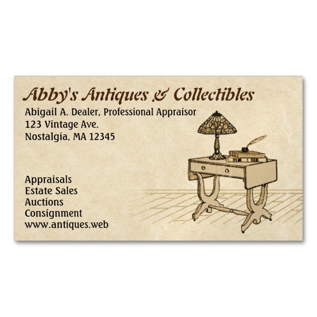 Cartão De Visitas Magnético Mesa antiga com lâmpada, livros e Caneta (Frente)