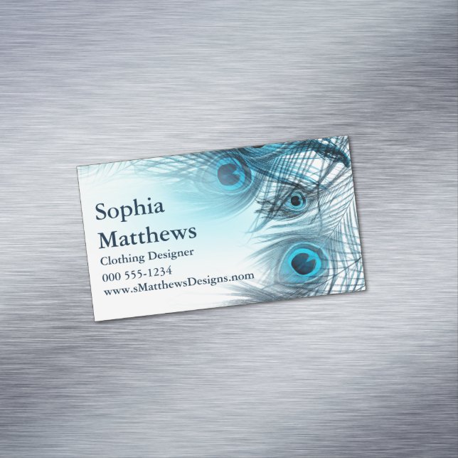 Cartão De Visitas Magnético Penas azuis modernas do pavão (Posição Original)