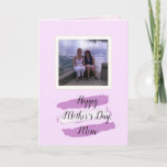 Cartão Dia das mães roxo da foto da filha da mãe da<br><div class="desc">Adicione uma imagem de você e de sua mamã a este cartão feliz do dia das mães.</div>