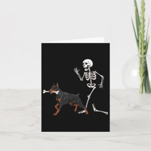 Cartão Dia de as Bruxas engraçado Doberman Nscher E Skele
