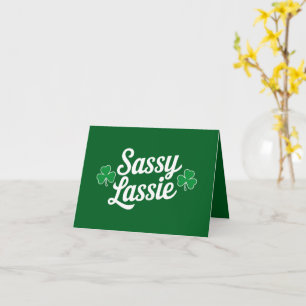 Cartão Dia de São Patrício Sassy Lassie Funny Irlandês