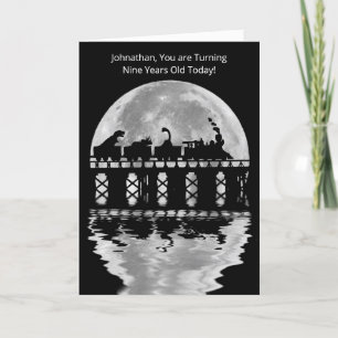 Cartão Dinossauros bonitos em fantasia de trem com 9 anos