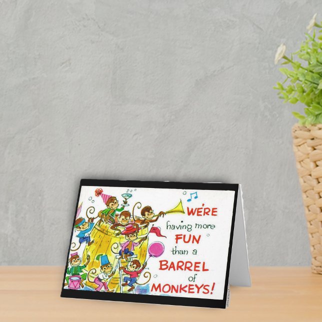 Cartão Divertido de Barril de Macacos (Yellow barrel full of monkeys with horns and party hats balloons on notecards.)