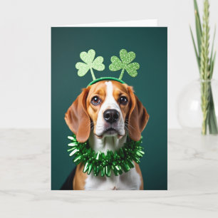 Cartão Divertido do Beagle Shamrock Esmeralda