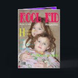 Cartão do cartão de aniversário do miúdo de Kool<br><div class="desc">Um tiro de duas raparigas em uma capa de revista do miúdo de Kool que seja brilhante e colorida. Isso está em um cartão de aniversário. Cartão.</div>