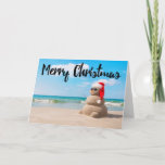 Cartão do Feliz Natal da areia do boneco de neve<br><div class="desc">Cartão do Feliz Natal da areia do boneco de neve da praia. Faça lhe seus próprios clicando "personalizá-lo" botão e adicionar uma mensagem personalizada. Verifique para fora nossos selos postais do feriado para ver se há uma maneira à moda de enviar seus cartões.</div>