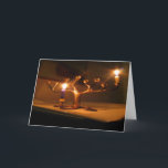 Cartão do feriado de inverno: "ilumine o menorah "<br><div class="desc">Cartão do feriado de inverno: "ilumine mensagem do interior do menorah": Desejando lhe o calor e a luz.</div>