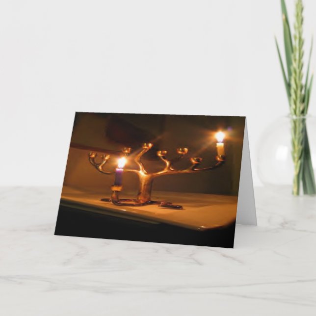 Cartão do feriado de inverno: "ilumine o menorah " (Frente)