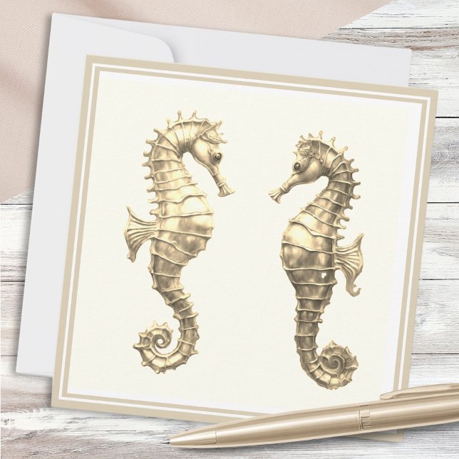 Cartão Dois Ouros Cavalos do Mar Elegante Oceano Marinho  (A note card with two golden seahorses on an elegant cream background)