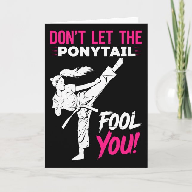 Cartão Don't Let The Ponytail Fool You Karate Funny Karat (Frente)