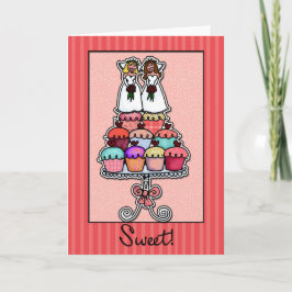 Cartão Duas noivas na pilha do cupcake