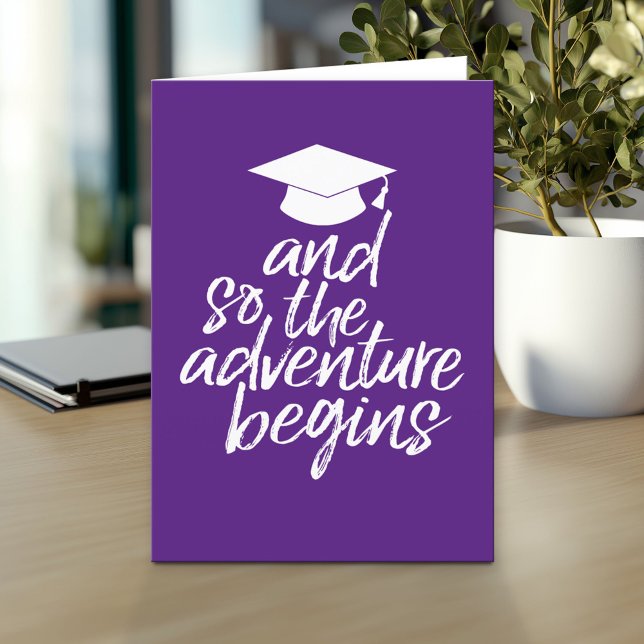 Cartão E Assim Começa A Aventura - Roxo De Graduação (And so the adventure begins - Custom Graduation Greeting Card)