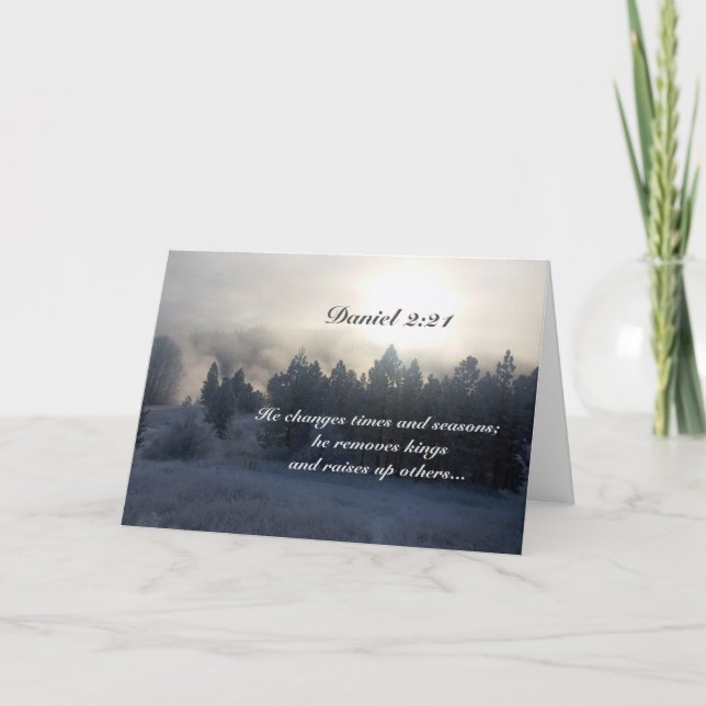 Cartão Ele muda tempos e estações, Daniel 2:21 Bíblia (Frente)