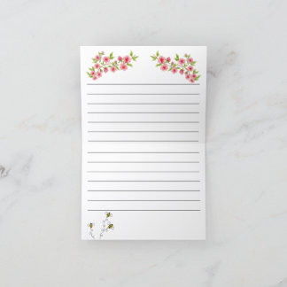 Cartão em branco com flores cor-de-rosa