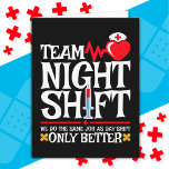 Cartão Enfermeira Apreciação Funny Team Shift Enfermeira<br><div class="desc">Esta engraçada design de enfermeira de turno noturno é perfeita para uma enfermeira de enfermagem de hospital, enfermeira universitária, enfermeira de enfermagem de UTI, enfermeira de acusação ou outros tipos de enfermeira que trabalham como enfermeira de turno noturno cuidando de pacientes. Apresenta 'Team Night Shift - Fazemos o mesmo trabalho...</div>