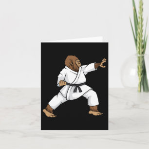 Cartão Engraçado Ninja Bigfoot Fazendo Karate Com Samurai