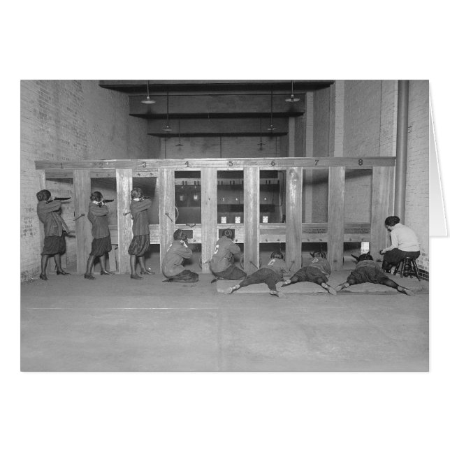 Cartão Equipe de Rifle Feminino, 1922 (Frente Horizontal)