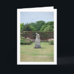 Cartão Escultura De Mãe E Filho, Jardins De Hampton Court<br><div class="desc">Escultura De Mãe E Filho,  Cartão De Saudação De Hampton Court Gardens. Você pode personalizar este produto gratuitamente se quiser adicionar texto ou alterar a cor do plano de fundo.</div>