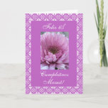 Cartão Espanhol: Vaso de flor do aniversário da mãe<br><div class="desc">O cartão no espanhol para o aniversário do 70 da mãe com quadro do laço e o foto de um vaso amarelam flores no fundo azul. Espanol postal para EL cumpleaños de mami do en de Tarjeta. Personalize SU Tarjeta - fotografia do edad de texto/por Maria Santos (Lusinhas faz Sul)...</div>