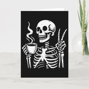 Cartão Esqueleto Bebendo Café Sinal de Paz Gótico Hallowe