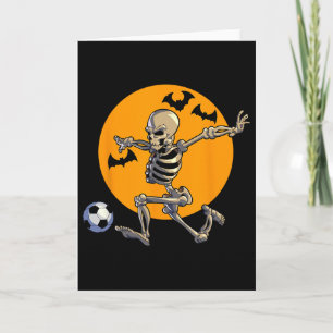 Cartão Esqueleto de futebol no Halloween para homens e me