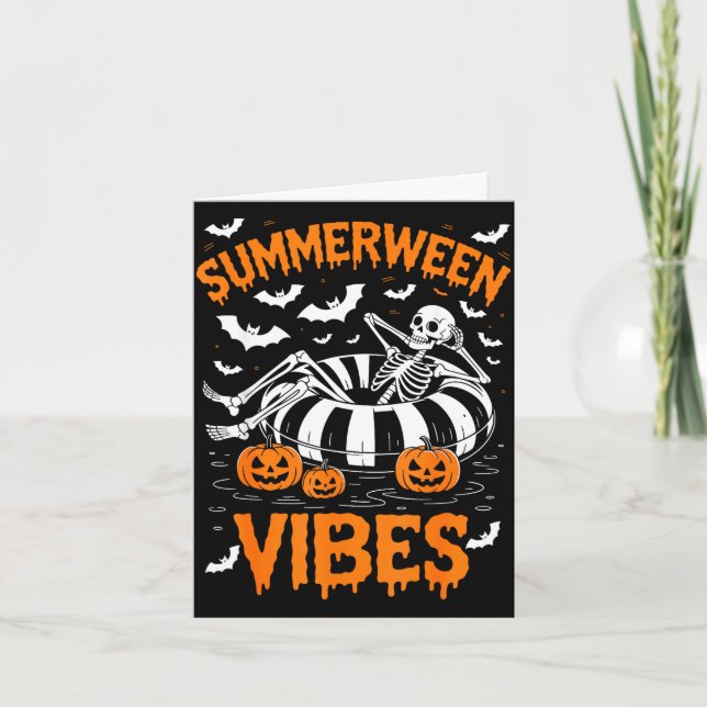 Cartão Esqueleto de vibrações de Summerween flutuando na  (Frente)