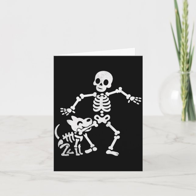 Cartão Esqueleto Engraçado e Custo de Halloween de Cachor (Frente)