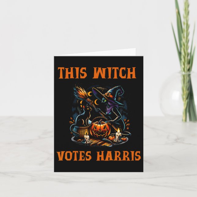 Cartão Essa Bruxa Vota Kamala Harris Halloween Sinistro (Frente)