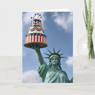 Cartão Estátua da Liberdade segurando um bolo de aniversá
