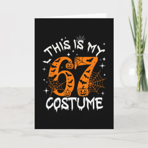Cartão Este é o meu número 6 7 do traje de Halloween 67 M