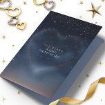 Cartão Estrelas Alinhadas Aniversário ou Texto DIY do Dia<br><div class="desc">Este cartão é perfeito para um aniversário, Dia de os namorados, ou só porque. Ele apresenta um céu noturno estrelado com estrelas formando uma forma cardíaca caprichosa. O texto em destaque diz: "As estrelas se alinharam no dia que nos conhecemos." O texto da dentro diz: "Um dia meu coração nunca...</div>