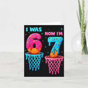 Cartão Eu tinha 6 anos agora tenho 7 anos divertido meme 