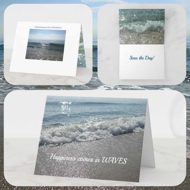 Cartão Felicidade vem nas ondas do mar no dia do mar (Criador carregado)